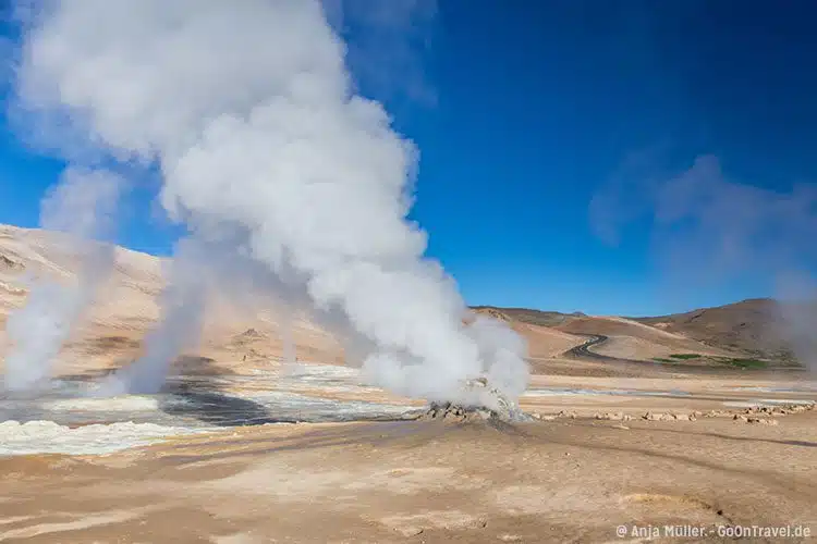 Dampfende Quellen im Solfatarengebiet Namafjall Dampfende Quellen im Solfatarengebiet Namafjall