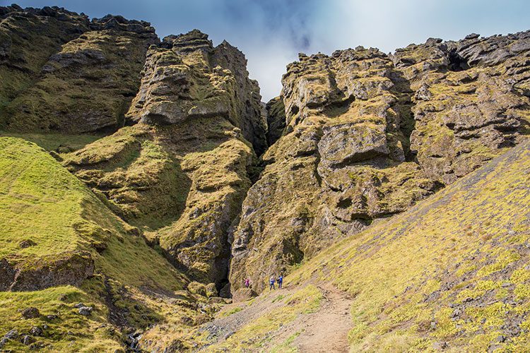 Wer erkennst das Gesicht in den Bergen der Raudfeldar-Schlucht?