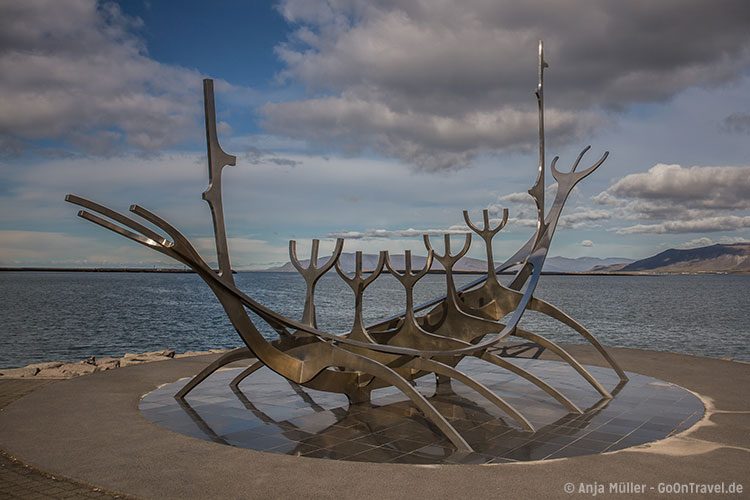 Die Skulptur "Sonnenfahrt" in Reykjavik Die Skulptur "Sonnenfahrt" in Reykjavik