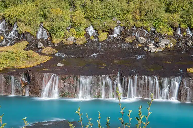 Ein Teil des Hraunfossar. Ein Teil des Hraunfossar.