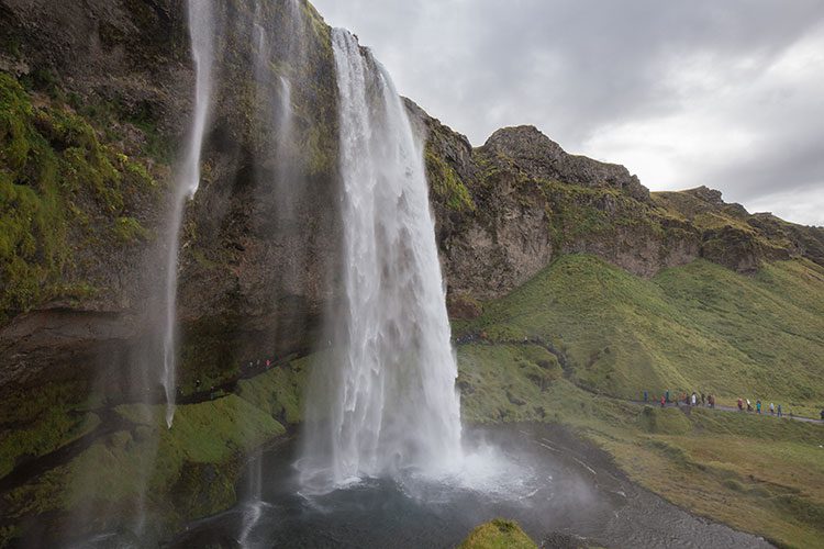 Einer der berühmtesten Wasserfälle Islands - der Seljalandsfoss Einer der berühmtesten Wasserfälle Islands - der Seljalandsfoss
