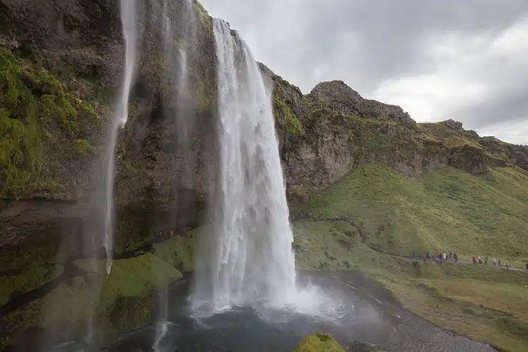 Einer der berühmtesten Wasserfälle Islands - der Seljalandsfoss Einer der berühmtesten Wasserfälle Islands - der Seljalandsfoss