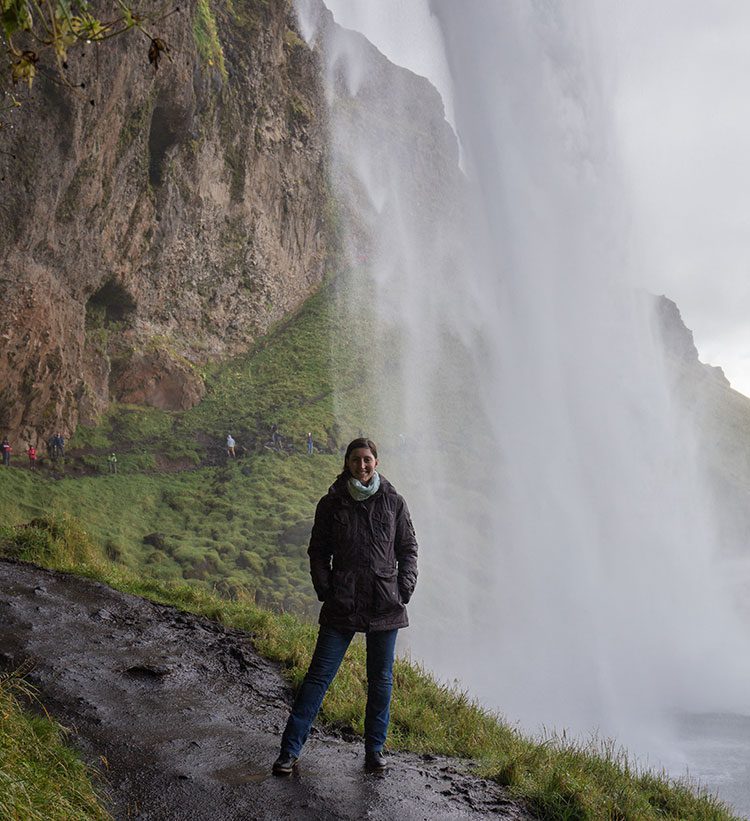 Ganz schön nass hinter dem Seljalandsfoss