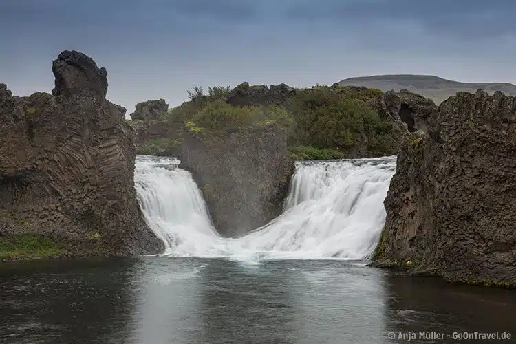 Der Hjálparfoss Wasserfall im Süden von Island Der Hjálparfoss Wasserfall im Süden von Island