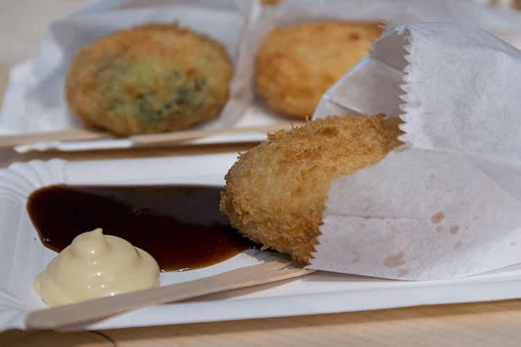 Koroke - Frittierte Kroketten mit Spinat, Kürbis oder Käse Koroke - Frittierte Kroketten mit Spinat, Kürbis oder Käse