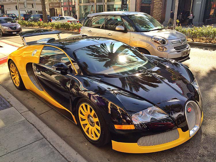 Dieser Bugatti kostet etwa 1,2 Millionen Euro.