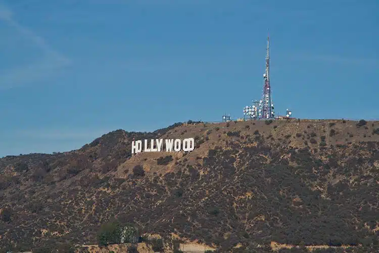 Das Hollywood Zeichen Das Hollywood Zeichen zählt zu den wichtigsten Sehenswürdigkeiten in Los Angeles