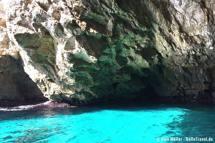 Die Blaue Grotte in ihrem Wasser-Farbenspiel. Die Blaue Grotte in ihrem Wasser-Farbenspiel.