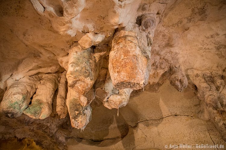 In der Karsthöhle Dalam Cave