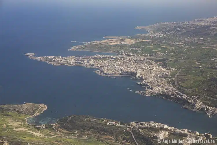 Malta vom Flugzeug aus - die St. Pauls Bay