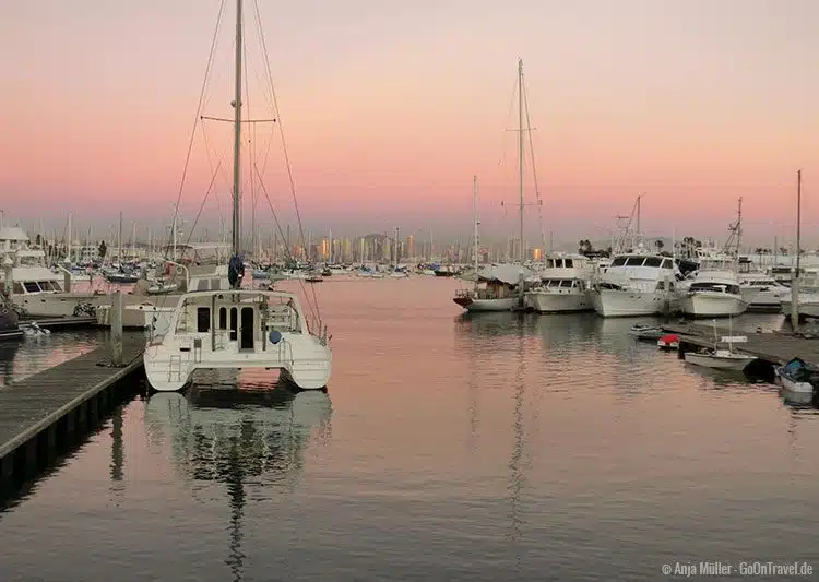 Sonnenuntergang im Yachthafen von San Diego