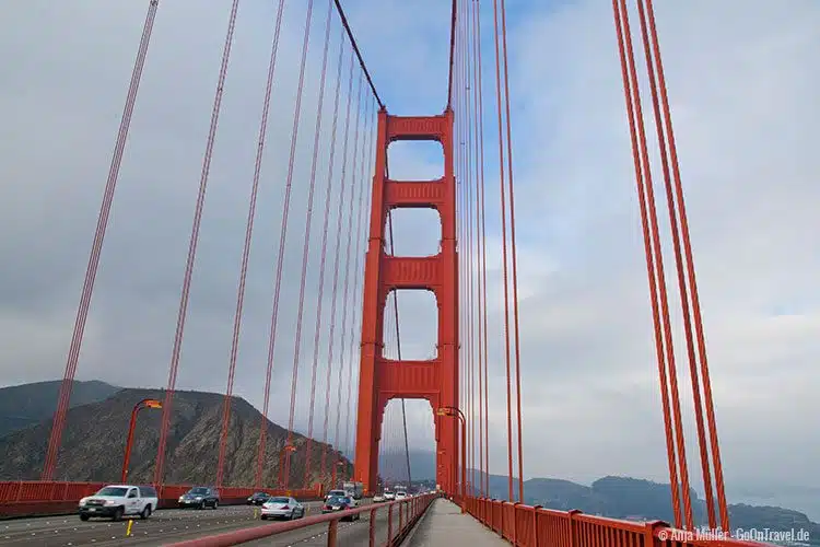 San Francisco Sehenswürdigkeiten: Auf der Golden Gate Bridge San Francisco Sehenswürdigkeiten: Auf der Golden Gate Bridge