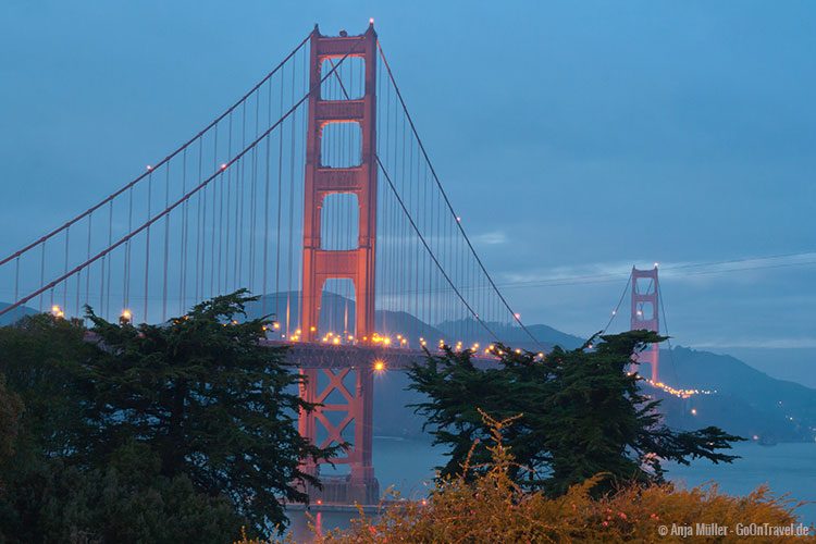 Die Golden Gate Bridge am Abend