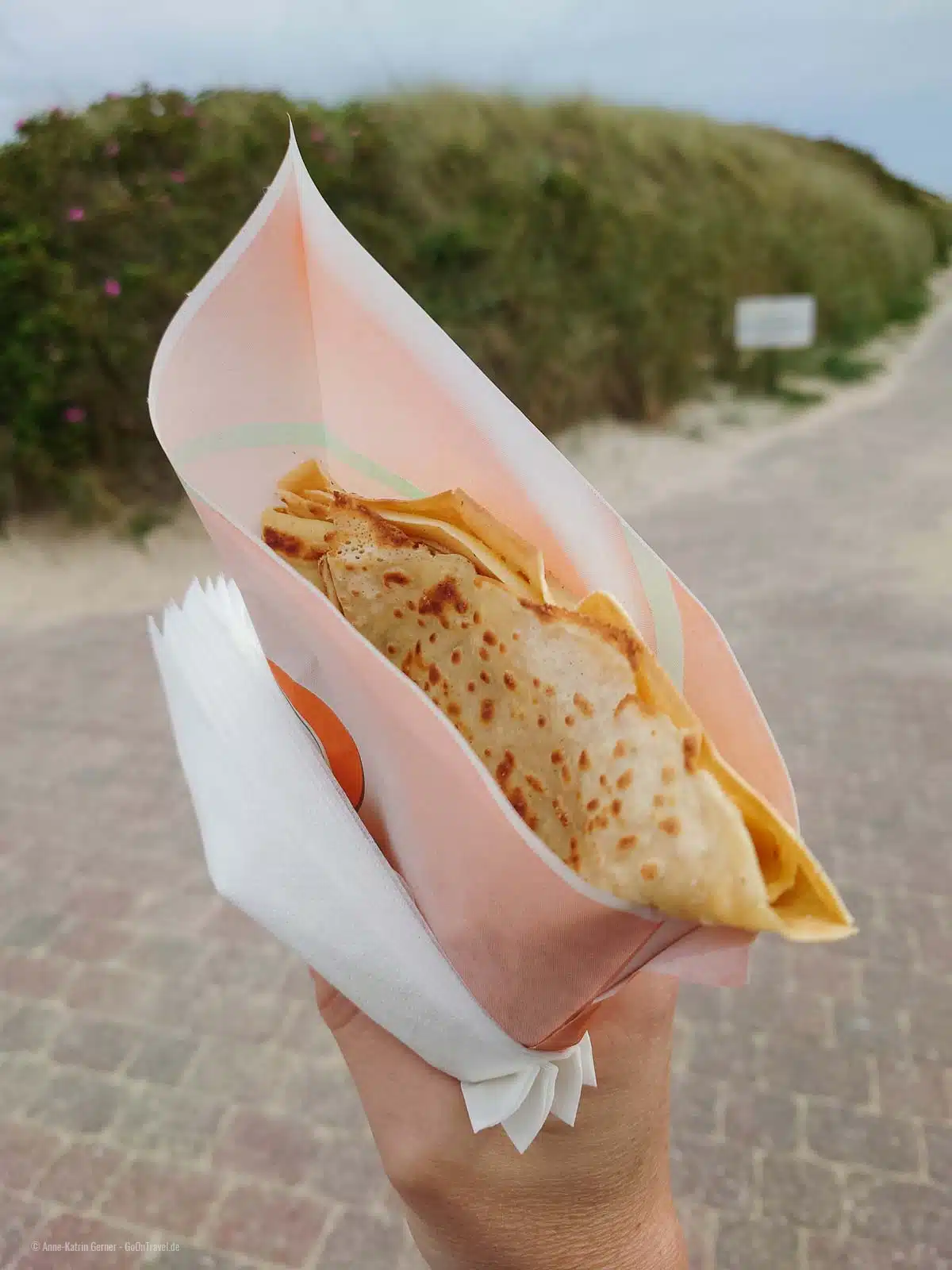leckerer hauchdünner Crêpe von Twisters schmeckt mit Sand unter den Füßen am besten leckerer hauchdünner Crêpe von Twisters schmeckt mit Sand unter den Füßen am besten