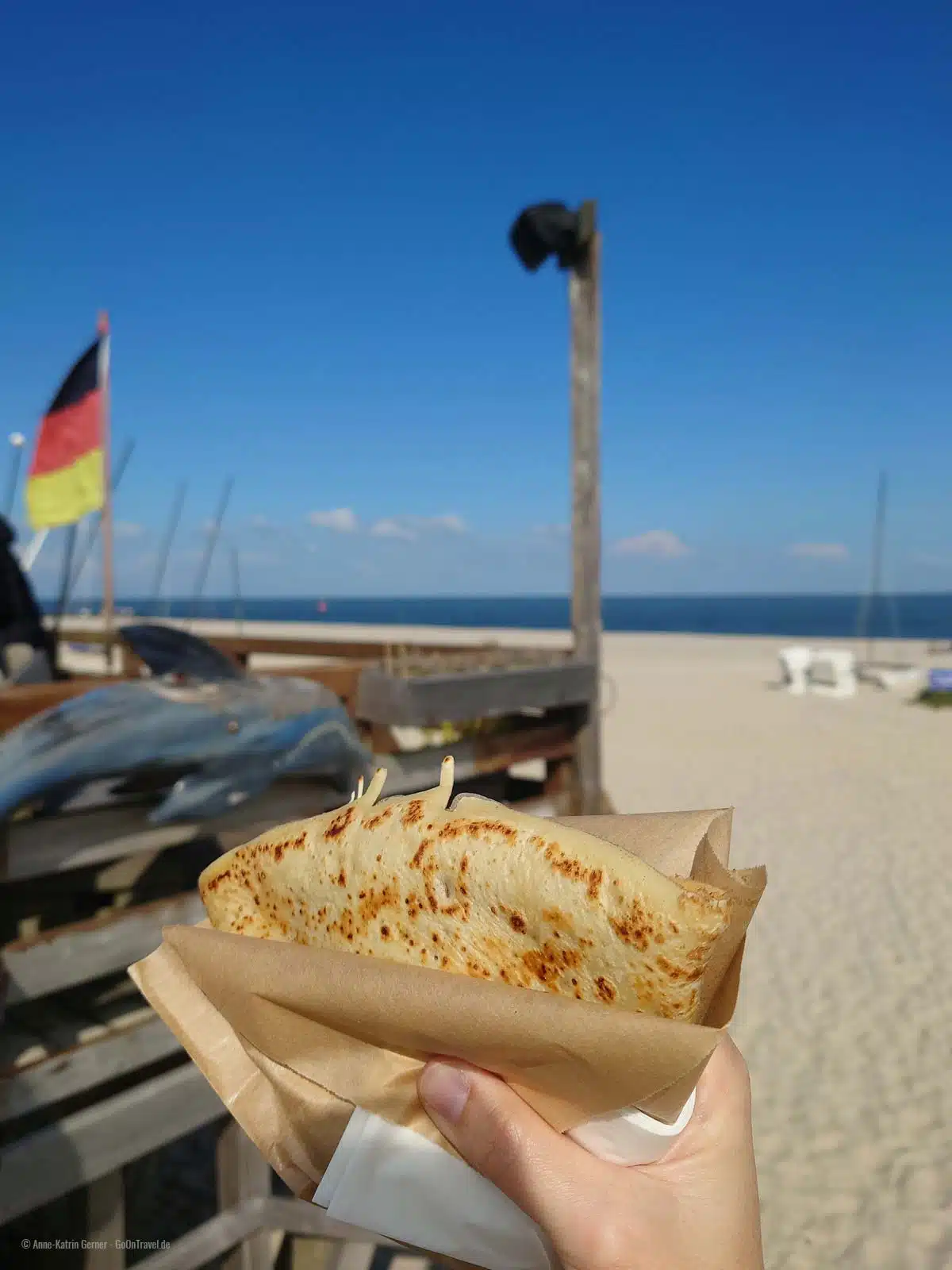 Crêpe auf die Hand und ab an den Strand Crêpe auf die Hand und ab an den Strand