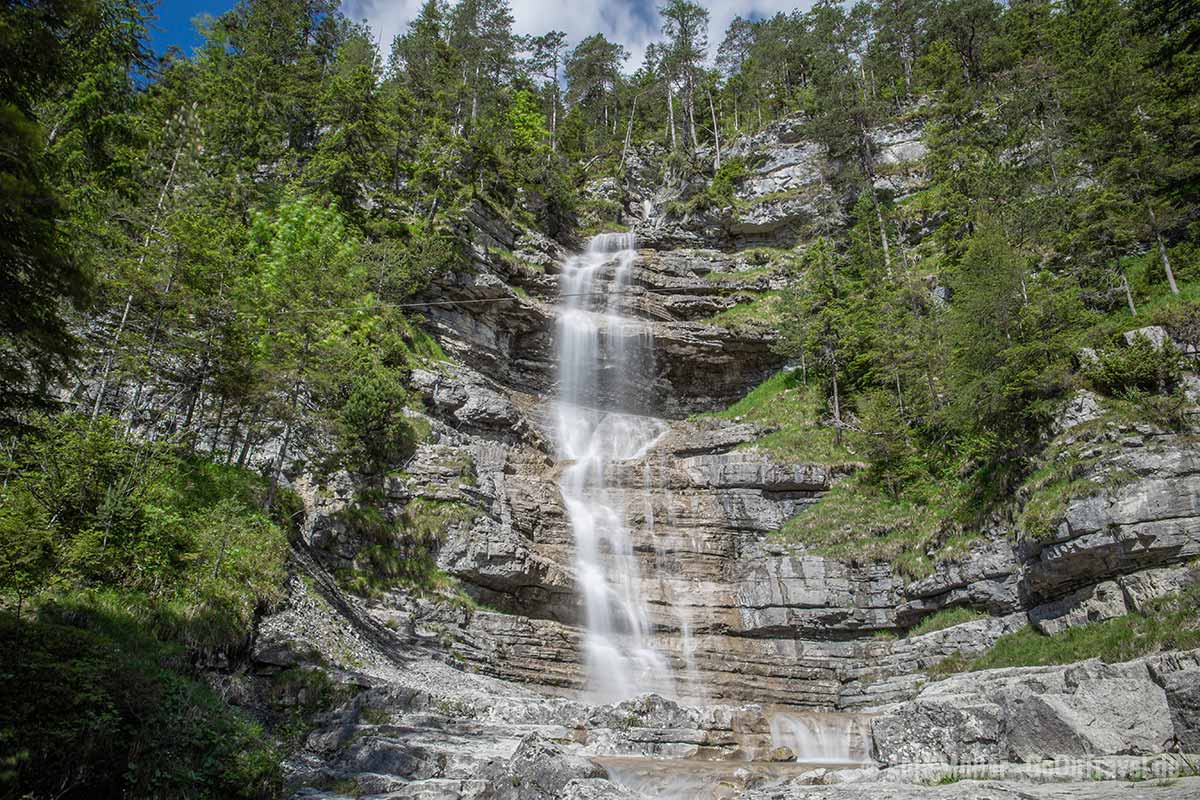 Der Häselgehr Wasserfall ist 60 m hoch.
