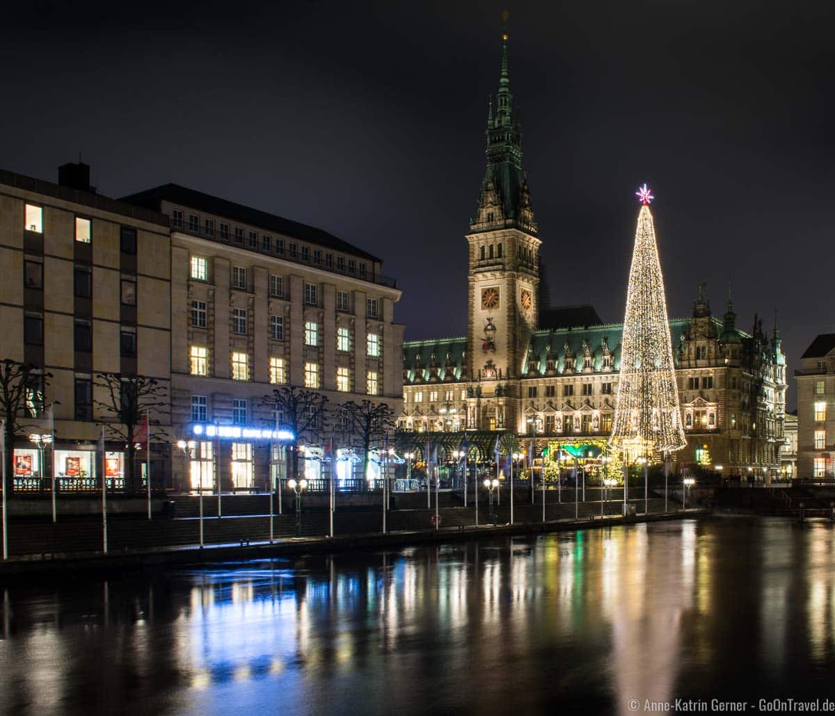 Weihnachtsmarkt auf dem Hamburger Rathausmarkt Weihnachtsmarkt auf dem Hamburger Rathausmarkt