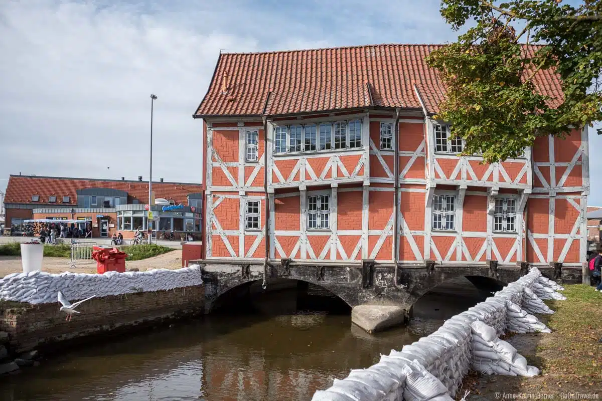 Im Gewölbe von Wismar kann in drei Ferienwohnungen übernachtet werden. Im Gewölbe von Wismar kann in drei Ferienwohnungen übernachtet werden.