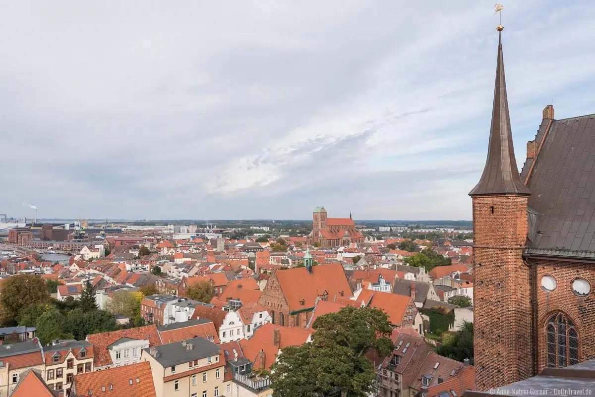 Hansestadt Wismar von oben - Blick von der St.-Georgen-Kirche auf die St.-Nikolai-Kirche