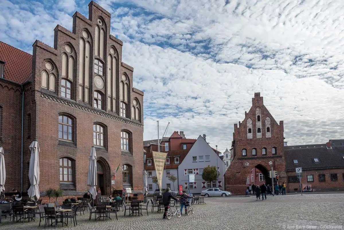 Altes Zollhaus und gotisches Wassertor Altes Zollhaus und gotisches Wassertor