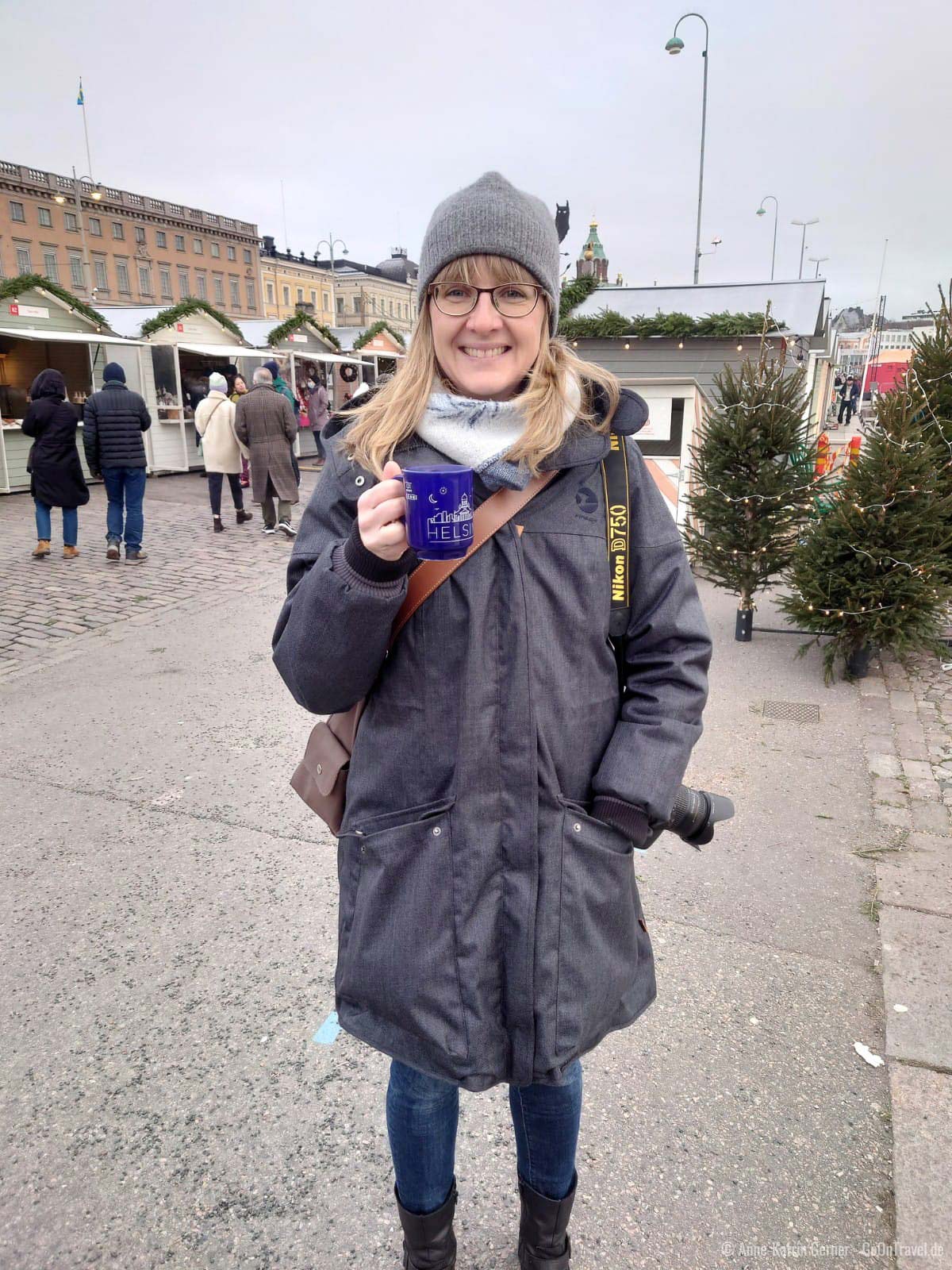 Finnischer Glögi gehört beim Besuch auf dem Weihnachtsmarkt in Helsinki dazu