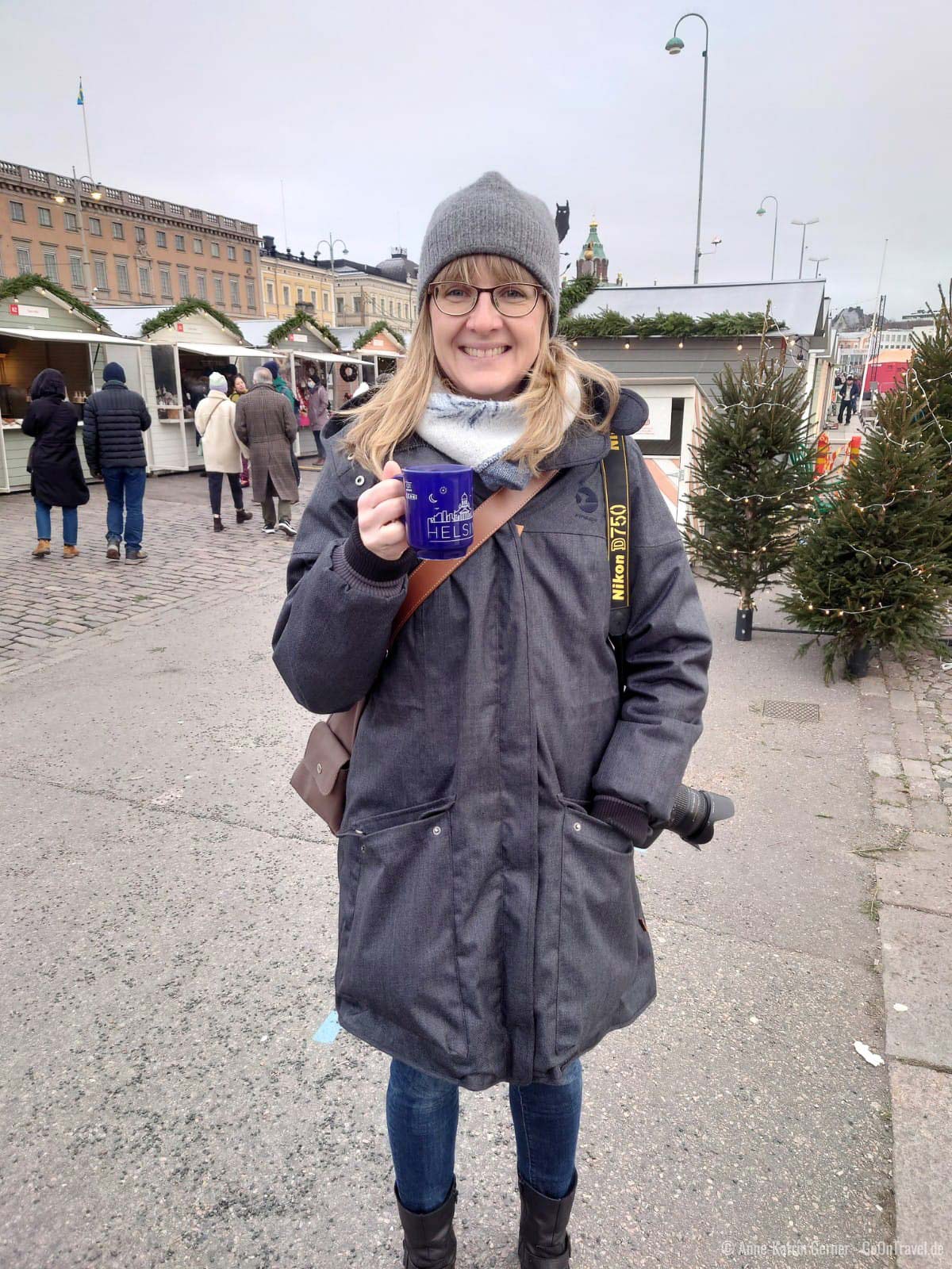 Finnischer Glögi gehört beim Besuch auf dem Weihnachtsmarkt in Helsinki dazu Finnischer Glögi gehört beim Besuch auf dem Weihnachtsmarkt in Helsinki dazu