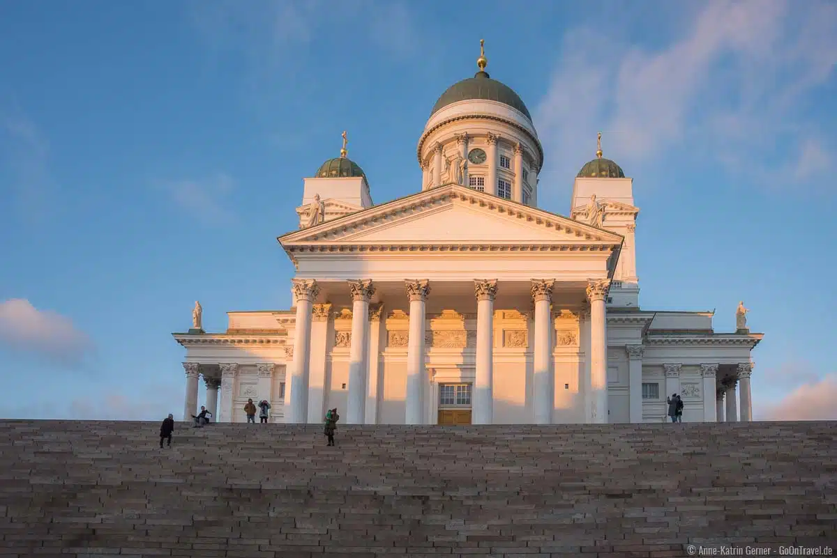 Top Sehenswürdigkeit in Helsinki: der weiße Dom Top Sehenswürdigkeit in Helsinki: der weiße Dom