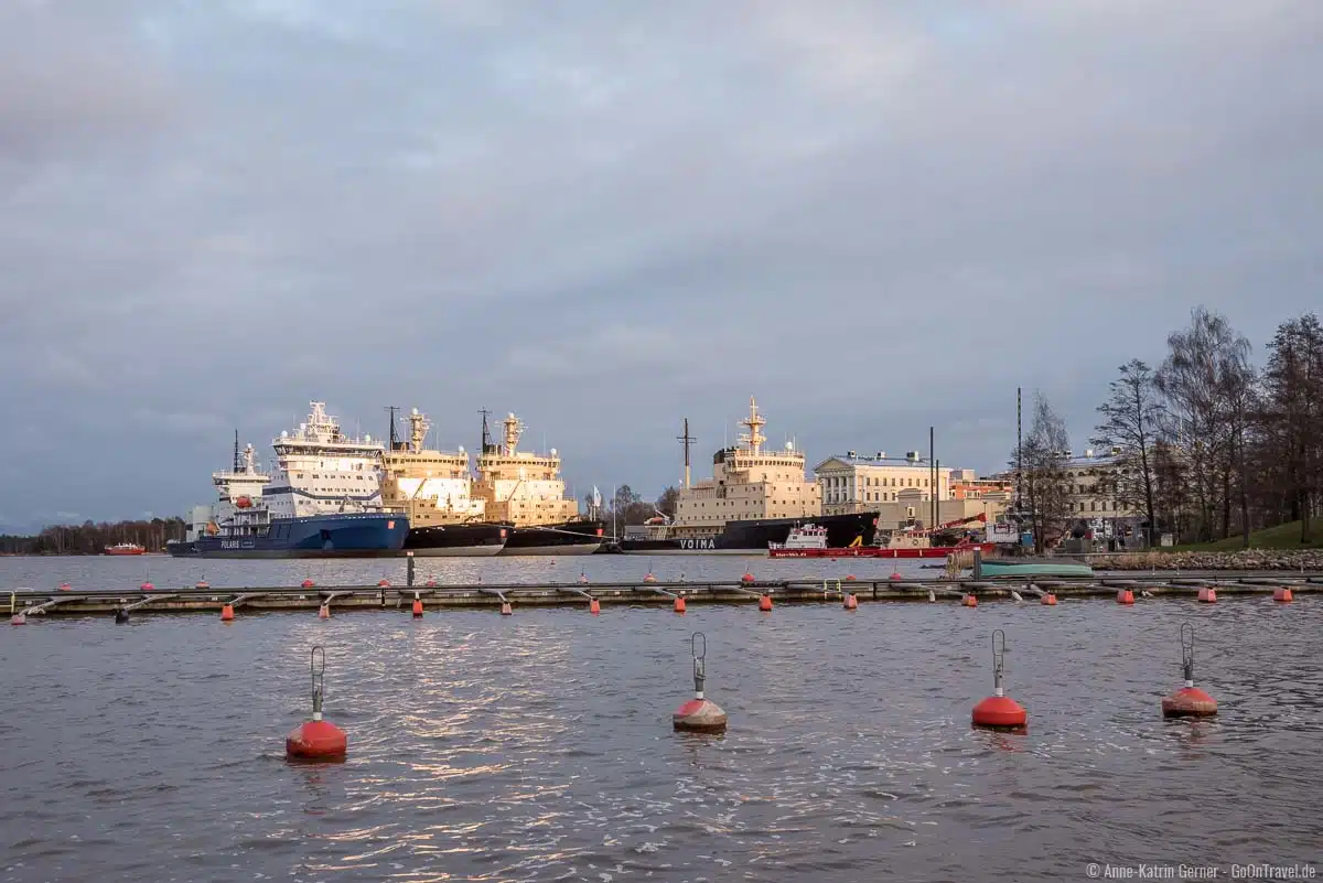 Die finnische Eisbrecherflotte ist im Hafen von Katajanokka stationiert Die finnische Eisbrecherflotte ist im Hafen von Katajanokka stationiert