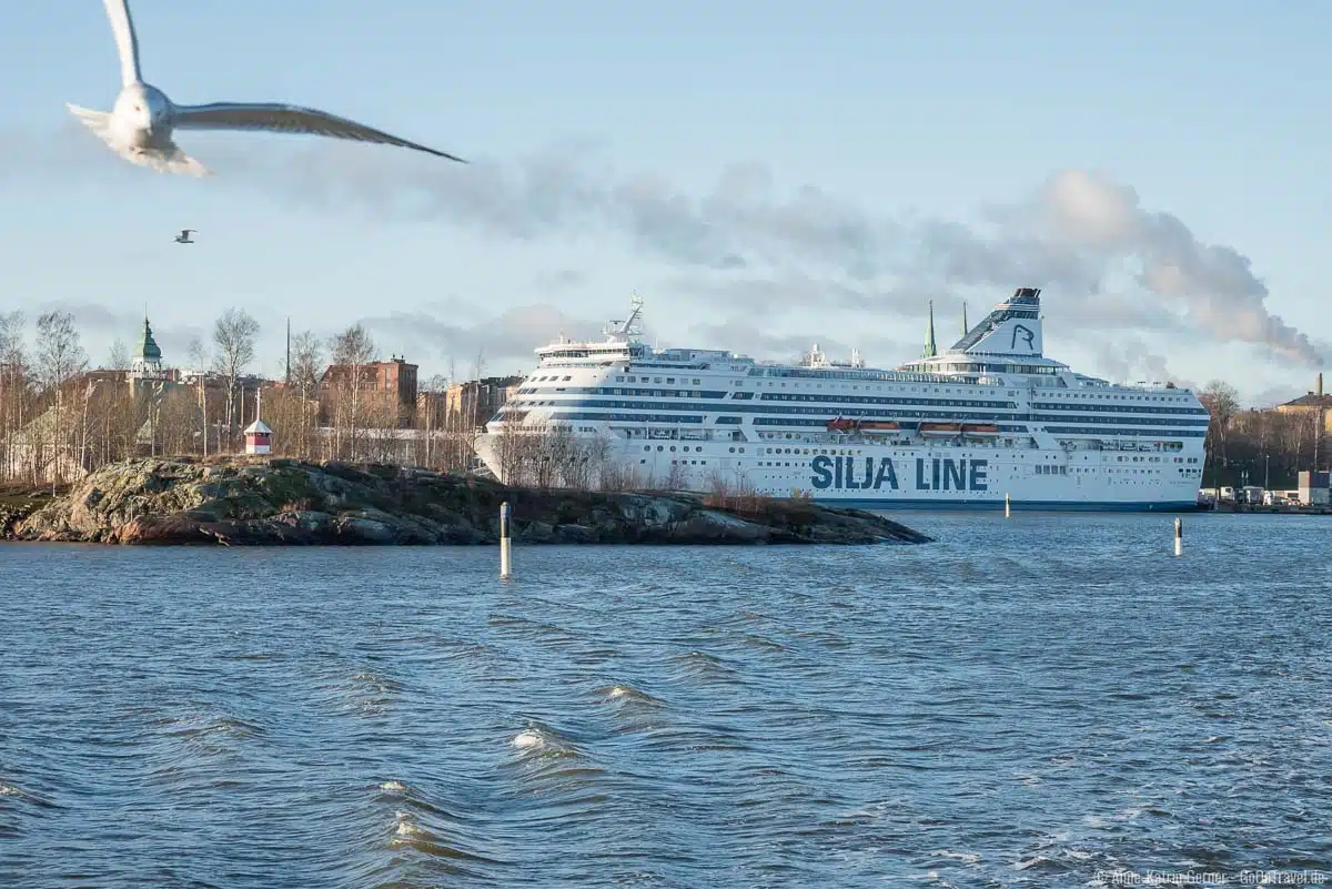 Drei Reedereien verbinden Helsinki und Tallin mit einer Fährfahrt von nur zwei Stunden und 15 Minuten für den einfachen Weg