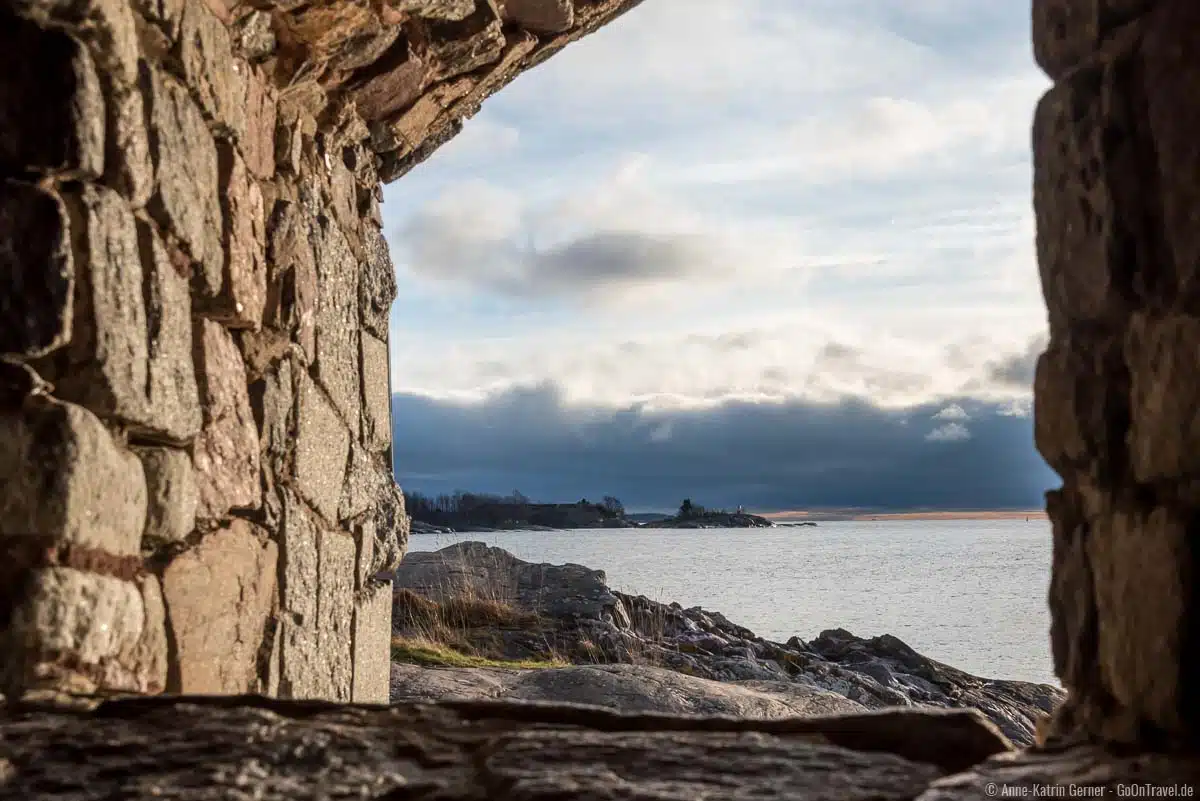 Blick auf die Schäreninseln vor Suomenlinna und Helsinki Blick auf die Schäreninseln vor Suomenlinna und Helsinki