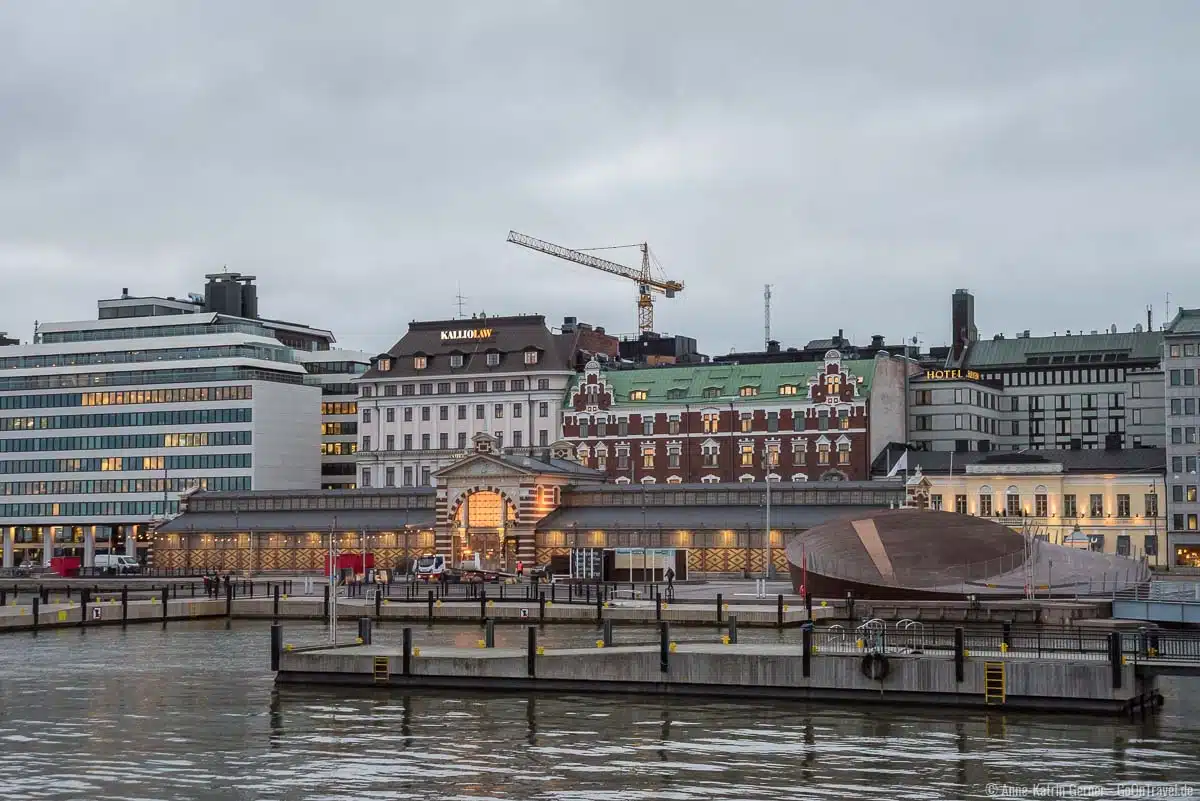 Die alte Markthalle am Hafen von Helsinki