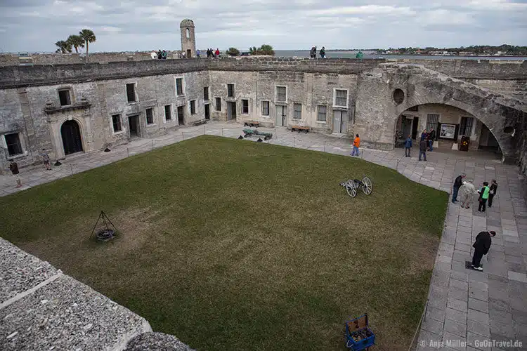 Innenhof der Festung Castillo de San Marcos Innenhof der Festung Castillo de San Marcos