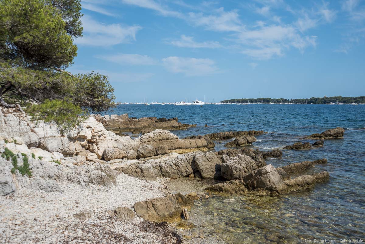 Naturstrände und Buchten laden zum Baden und Erholen ein