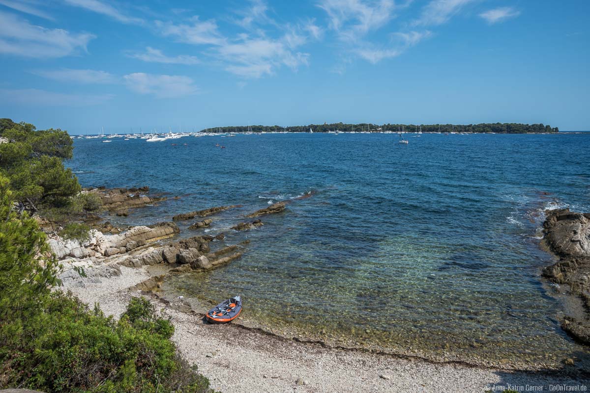 Blick auf die Nachbarinsel Saint Honorat