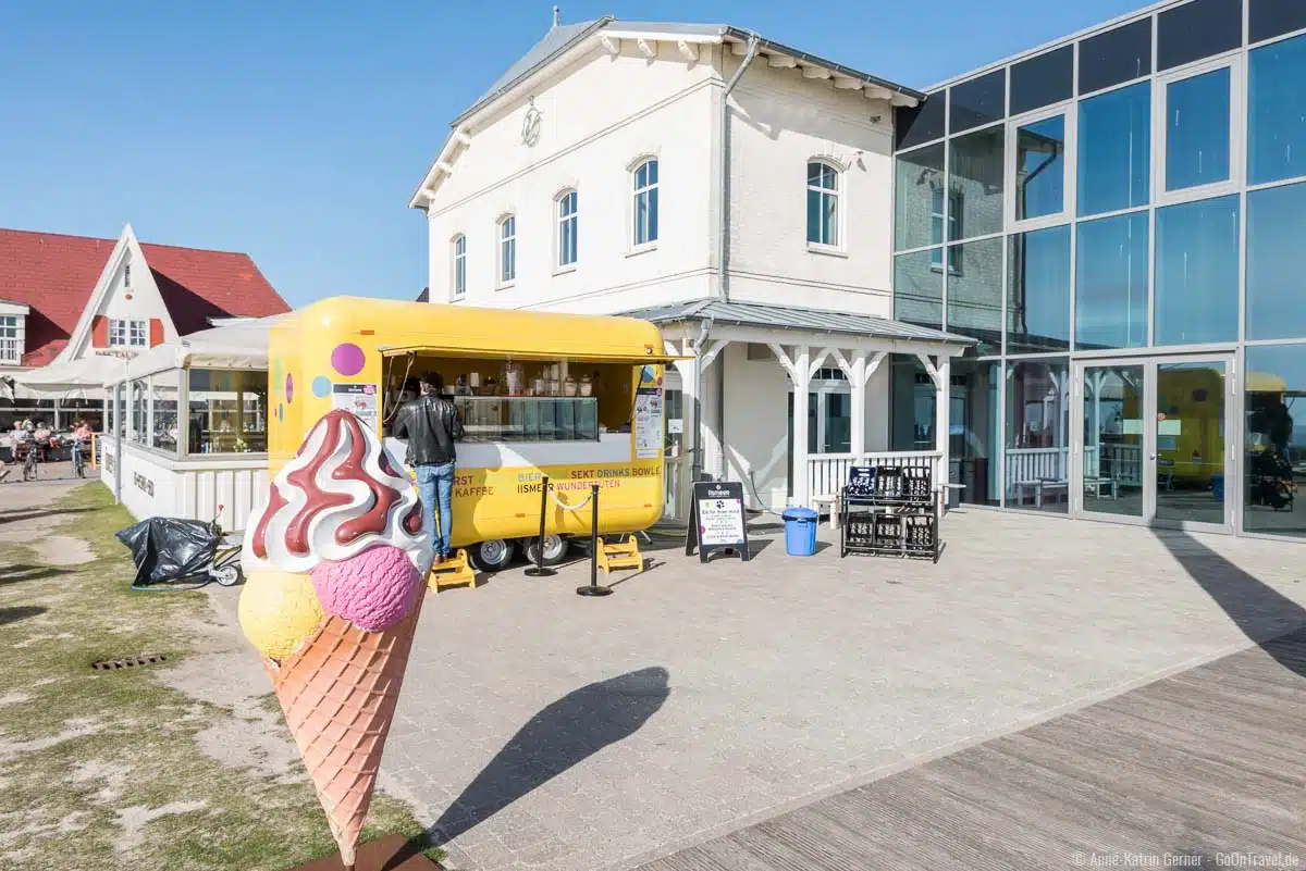 Ismeer Eiswagen am Kurhaus in Wenningstedt Ismeer Eiswagen am Kurhaus in Wenningstedt