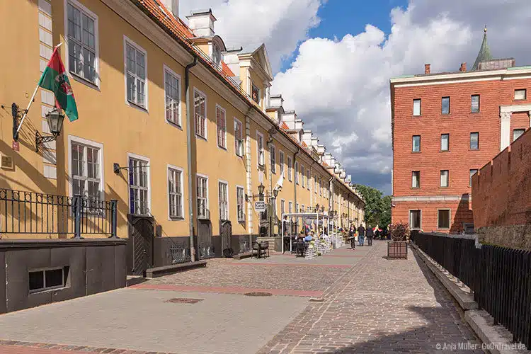 Die Jakobs Baracken mit der gegenüberliegenden Stadtmauer Die Jakobs Baracken mit der gegenüberliegenden Stadtmauer