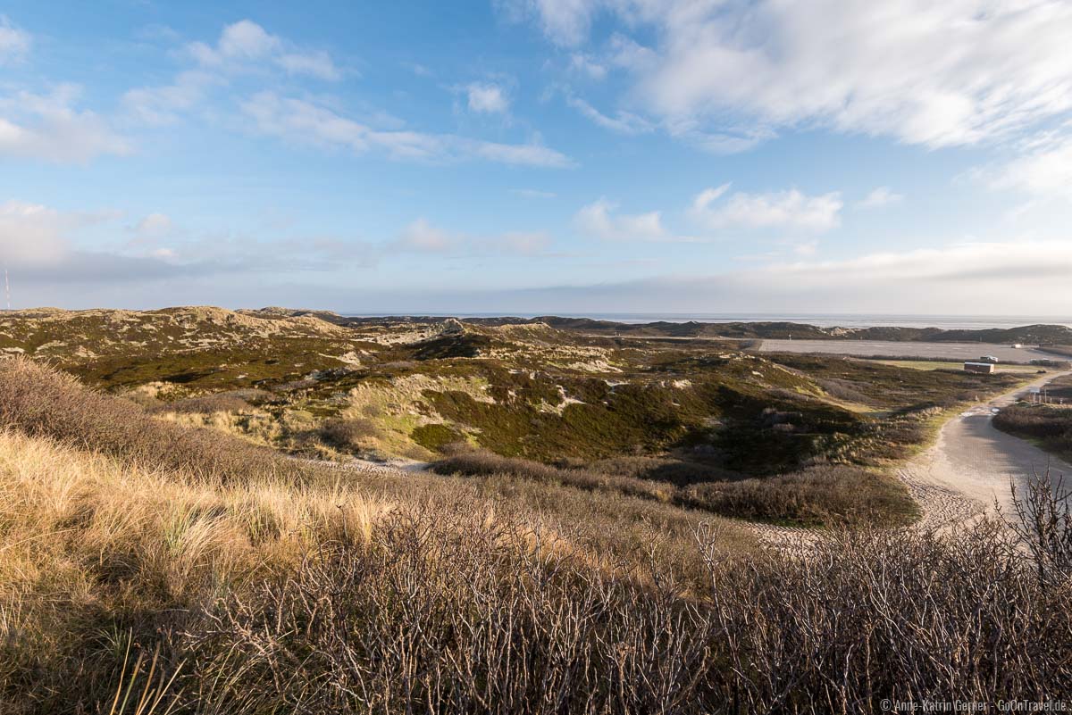 Blick über die Dünenlandschaft und das Watt am K4 Blick über die Dünenlandschaft und das Watt am K4