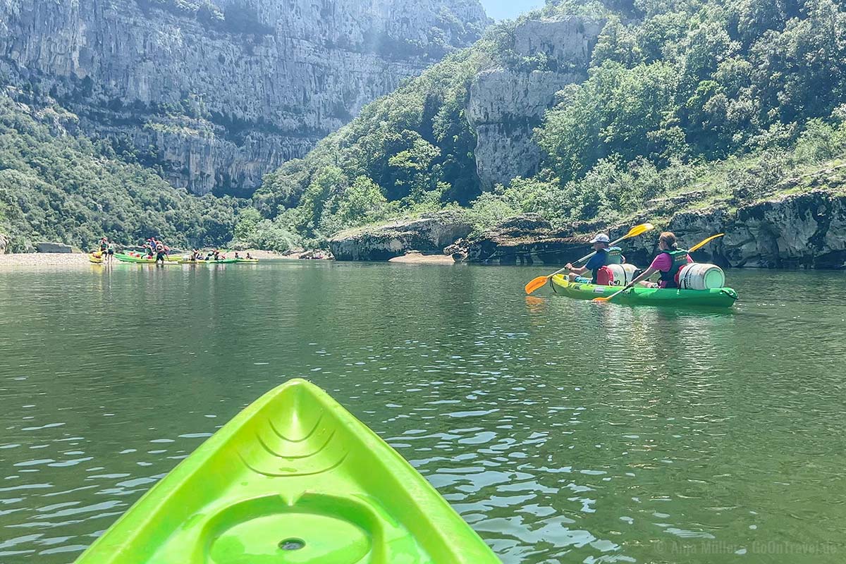 Entlang der Ardèche gibt es viele kleine Strände Entlang der Ardèche gibt es viele kleine Strände