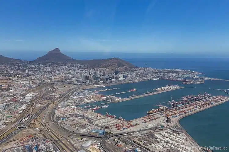 Hubschrauber Rundflug über Kapstadt: Blick auf den Hafen