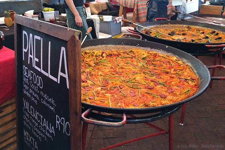 Paella auf dem Neighbourgoods Market in Kapstadt Paella auf dem Neighbourgoods Market in Kapstadt