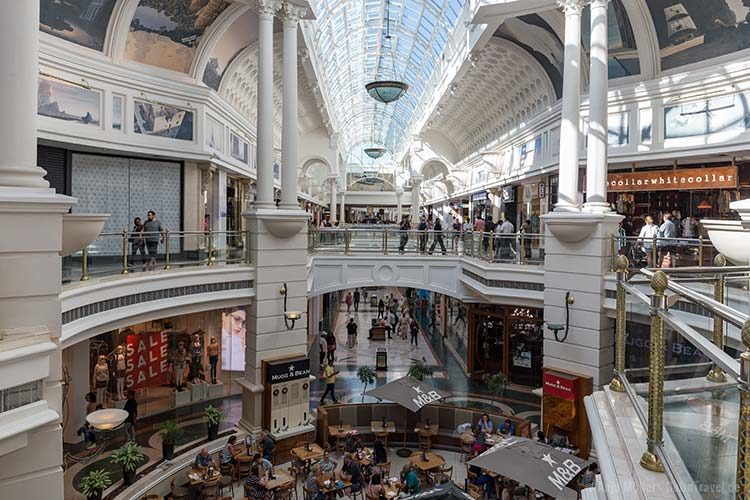 In der zweitgrößten Shopping Mall Afrikas In der zweitgrößten Shopping Mall Afrikas