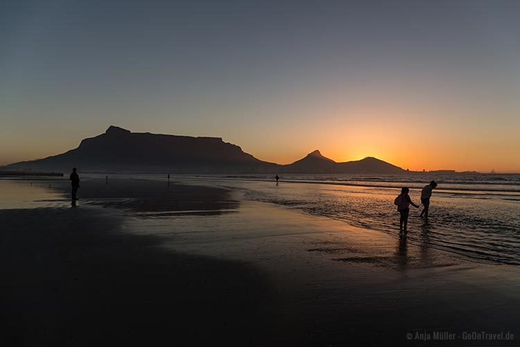 Sonnenuntergang mit Blick auf den Tafelberg