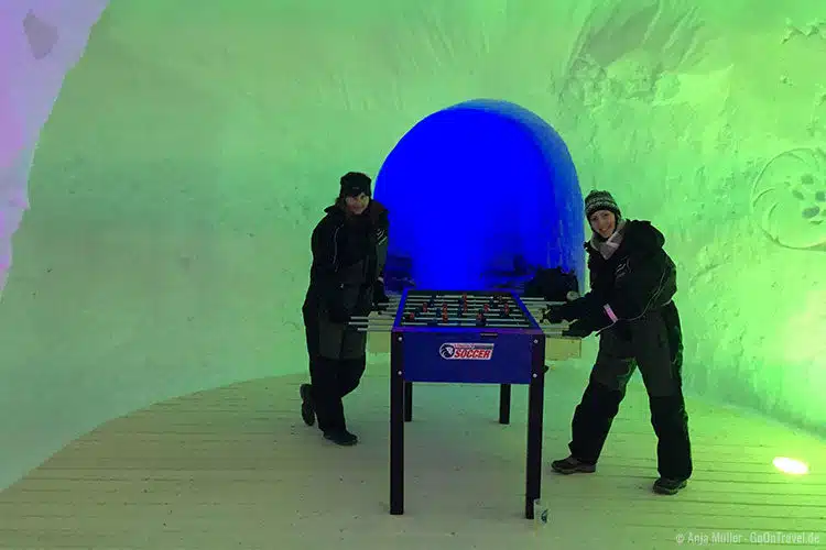 Eine weitere Event-Lounge im Iglootel mit Fußball-Kickertisch. Sandra hat gewonnen! Eine weitere Event-Lounge im Iglootel mit Fußball-Kickertisch. Sandra hat gewonnen!