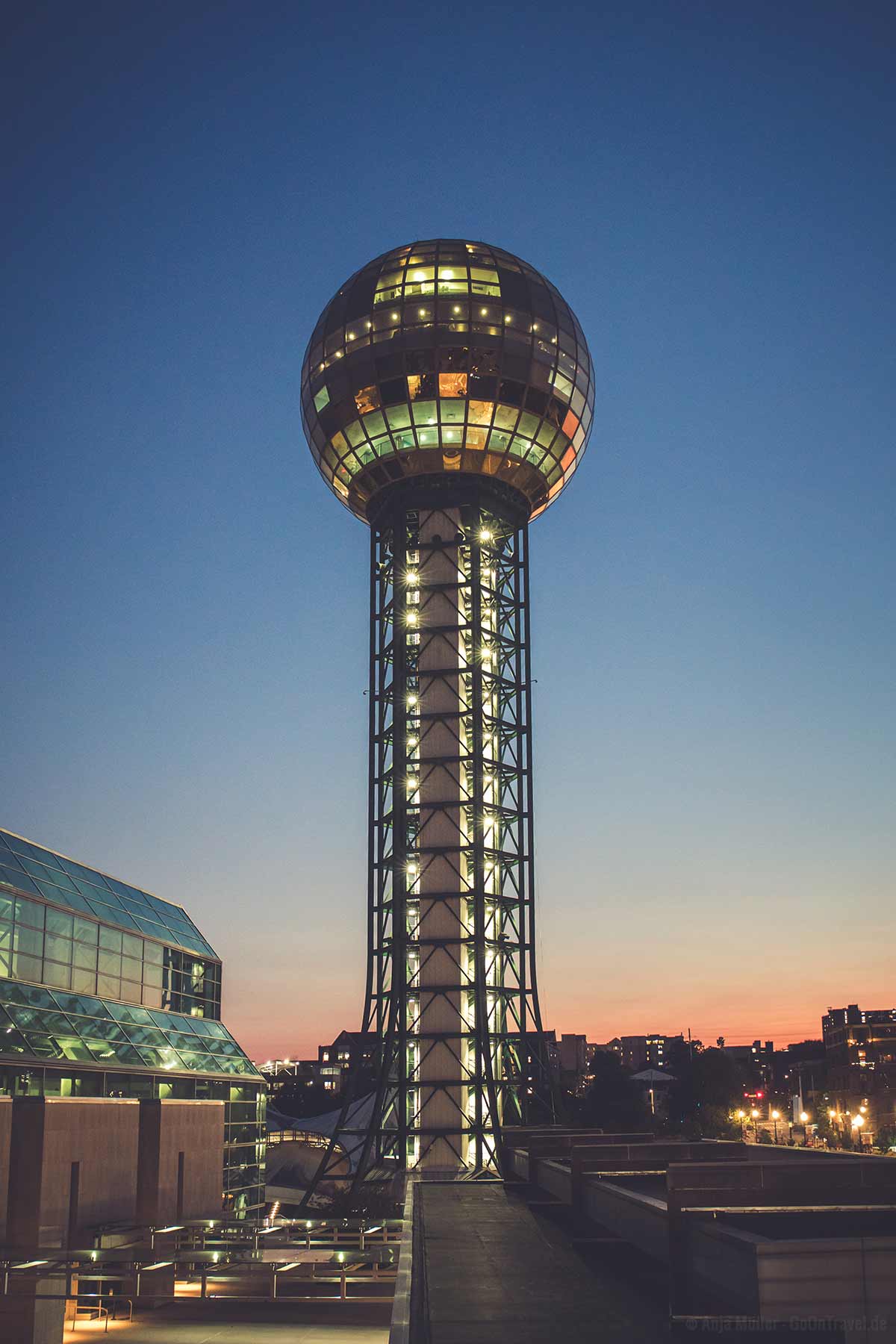 Sunsphere zum Sonnenuntergang