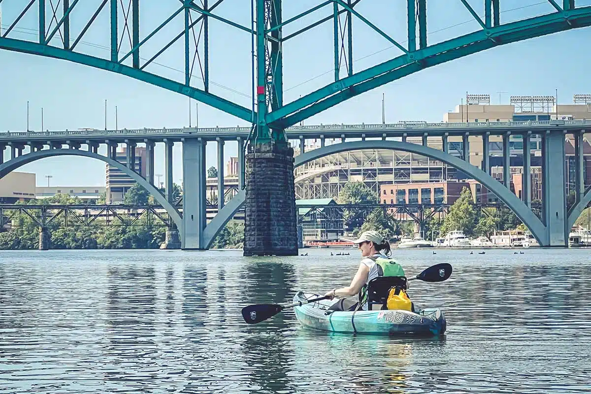 Paddeln auf dem Tennessee River in Knoxville Paddeln auf dem Tennessee River in Knoxville