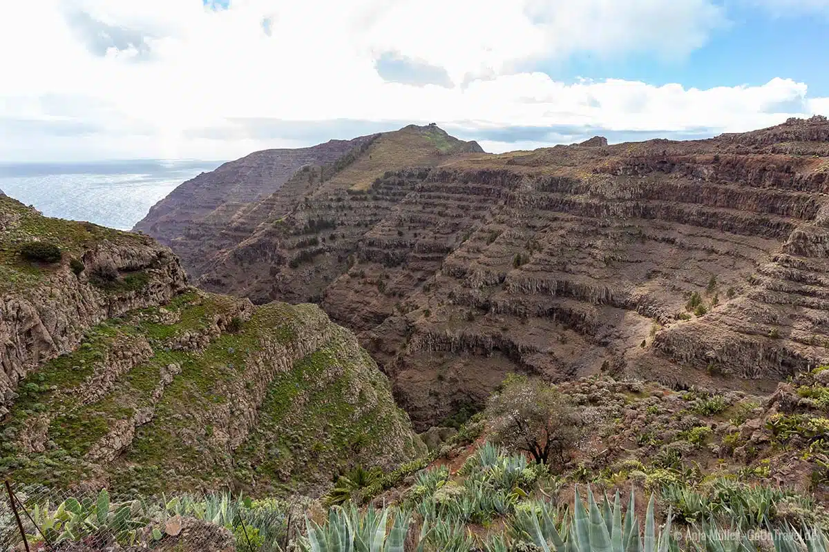 Geriffelte Felsen auf La Gomera Geriffelte Felsen auf La Gomera