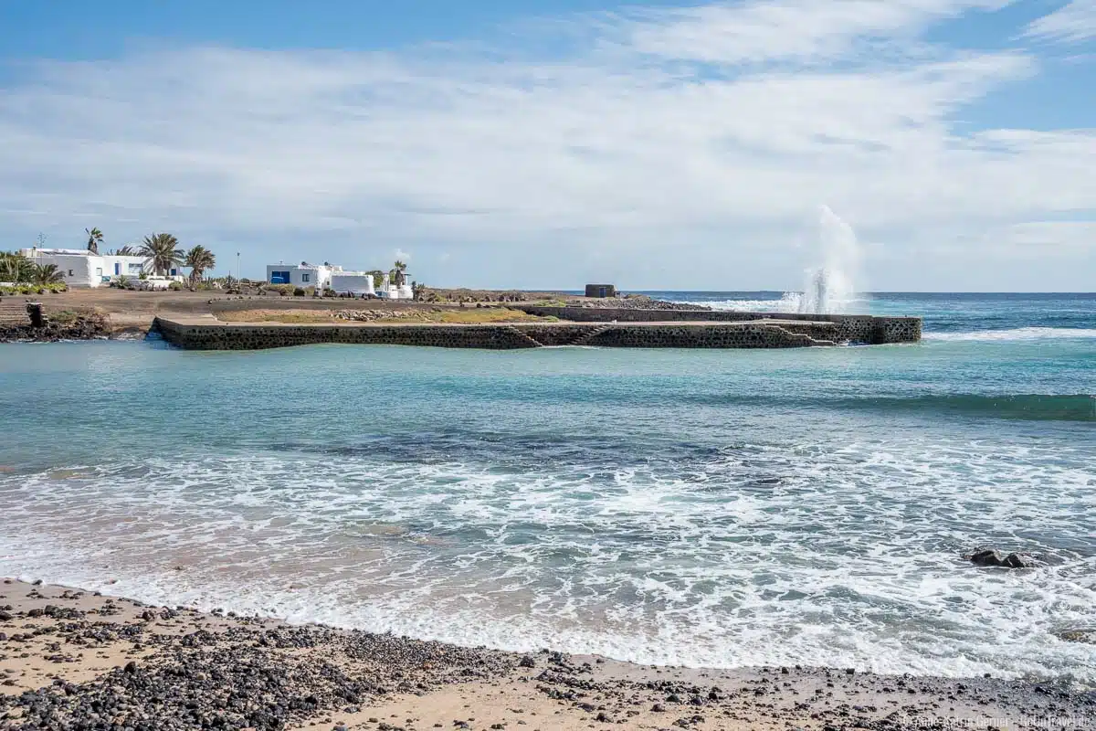 Kleiner Badestrand am Hafen von Pedro Barba Kleiner Badestrand am Hafen von Pedro Barba