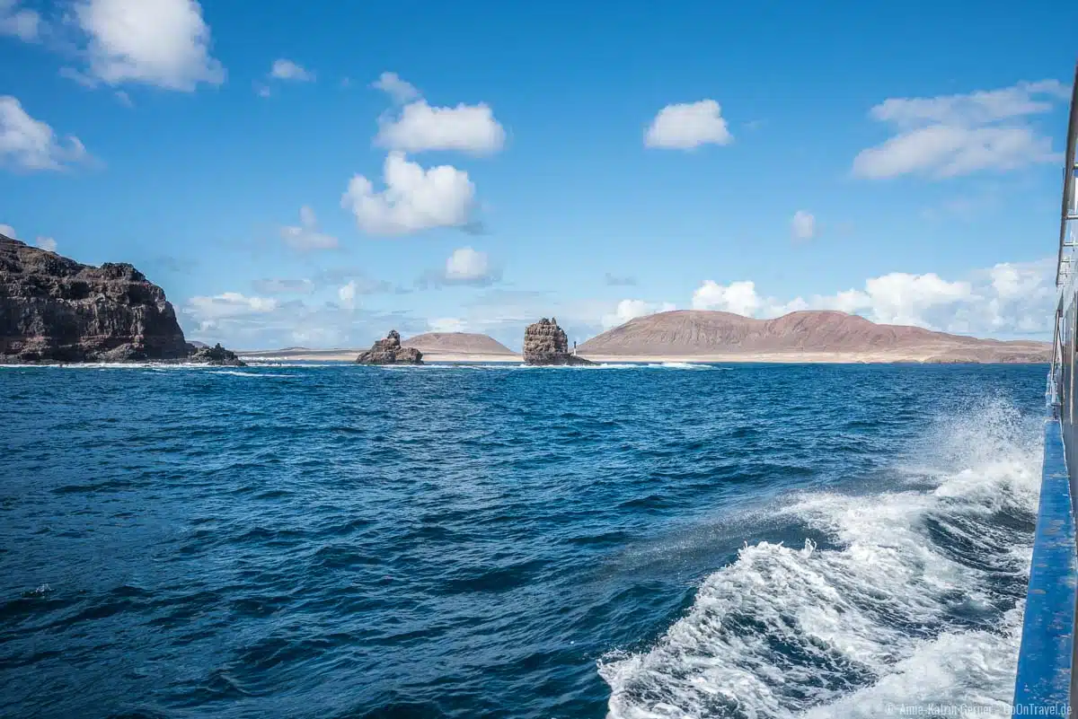Die Fähre umschifft das Nordkap von Lanzarote
