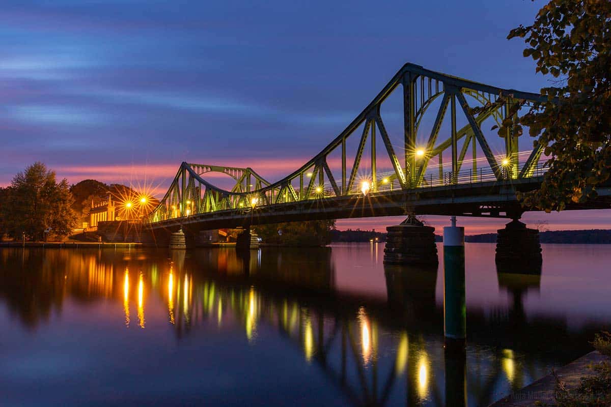 Glienicker Brücke in der Blauen Stunde