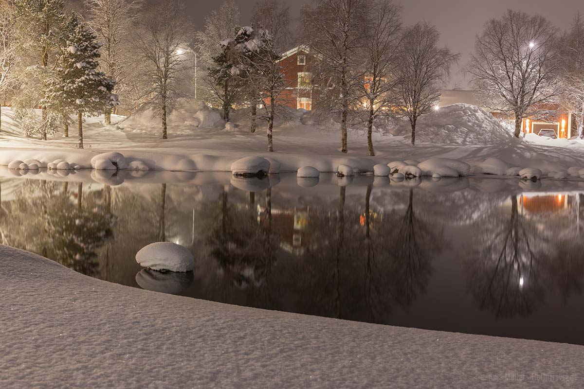 Langzeitbelichtung im Winter bei Nacht